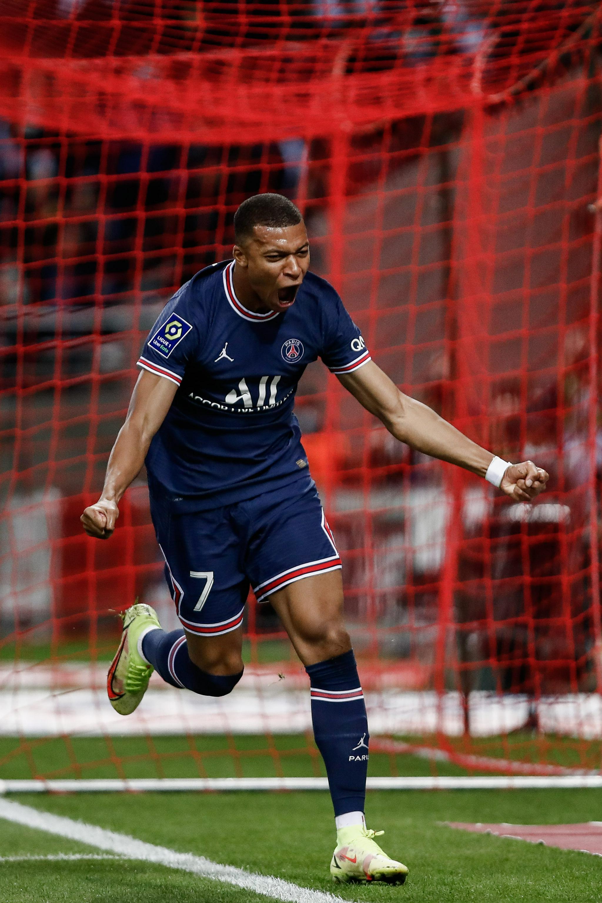 热度拉满！记者：斯洛文尼亚球迷现场观战为东契奇助威