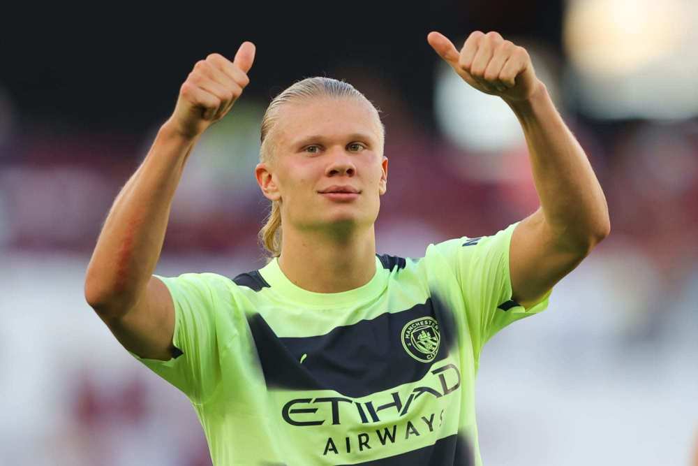 科贝电台：巴萨邀请小罗担任明日开球嘉宾，但后者不会出席（科贝电台：巴萨邀小罗任明日开球嘉宾，但他将缺席）