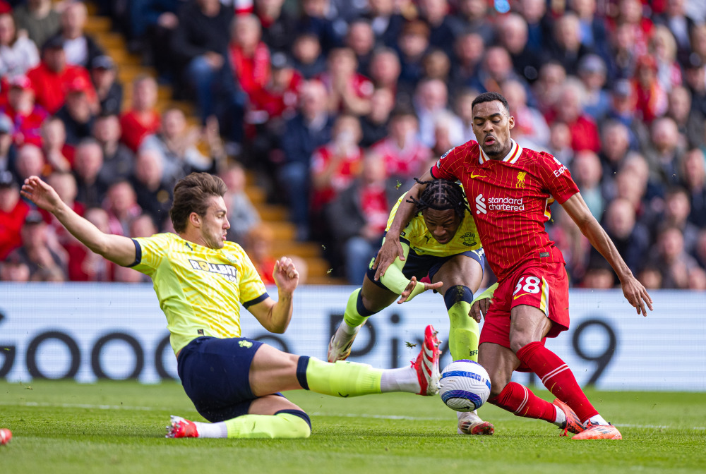 大卫-路易斯：未来会当教练；在慕尼黑夺得欧冠那夜太疯狂了（大卫-路易斯：未来考虑从教，慕尼黑欧冠捧杯之夜太疯狂）