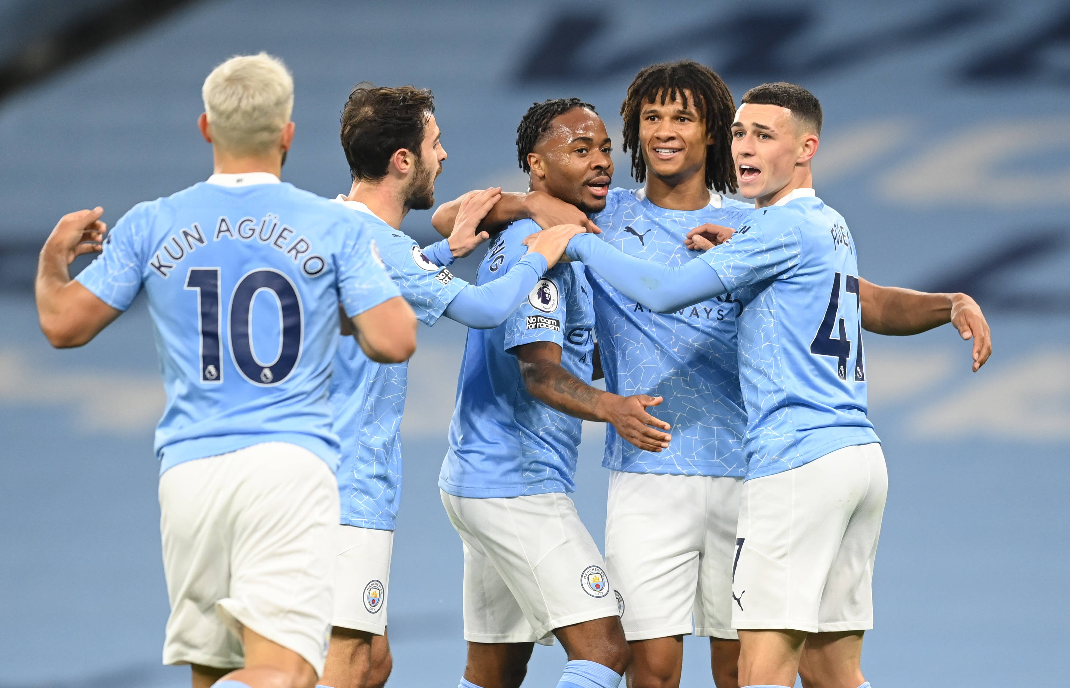 巴萨梅西进球破纪录欧冠历史时刻（梅西一球改写纪录，巴萨欧冠定格历史瞬间）