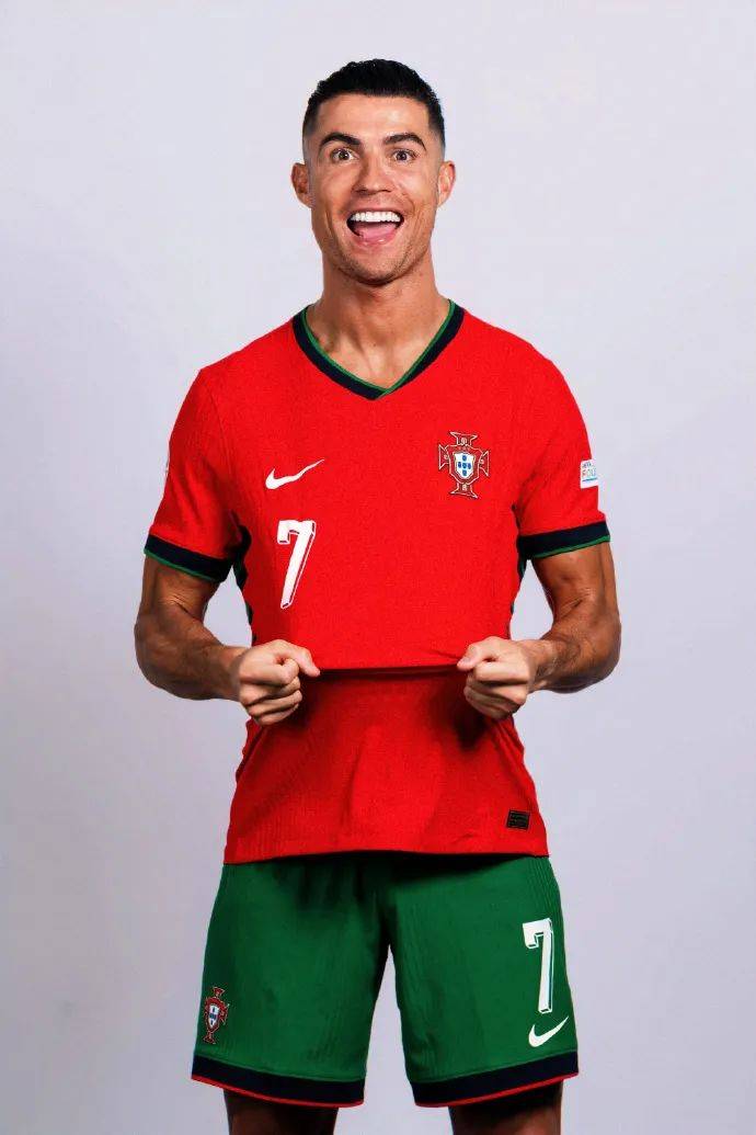 马卡：因负面争议，博阿滕在巴萨进行教练课程时遭球迷批评