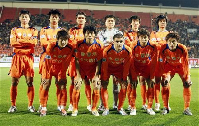 斯图加特的恩达夫在伤愈后重拾状态：逆境中的前锋之路