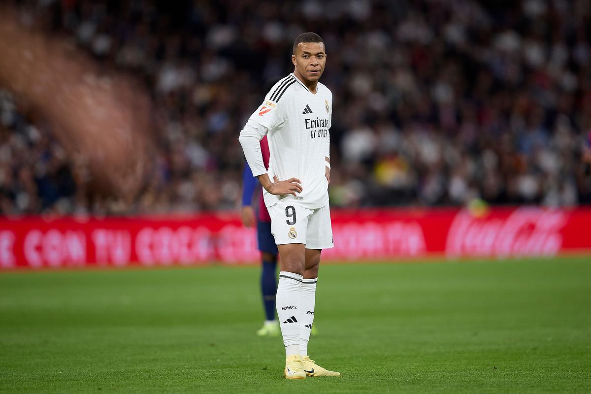 英媒：曼联追罗马后卫切利克，曼城、利物浦、阿森纳也在关注