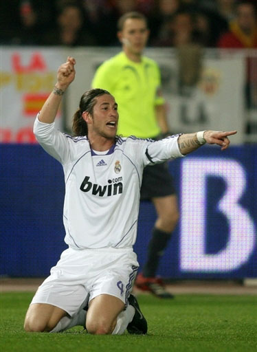 TA：为储备体能，基耶萨在圣诞节当天独自在利物浦基地加训（TA：为提升体能储备，基耶萨圣诞节独自在利物浦基地加练）