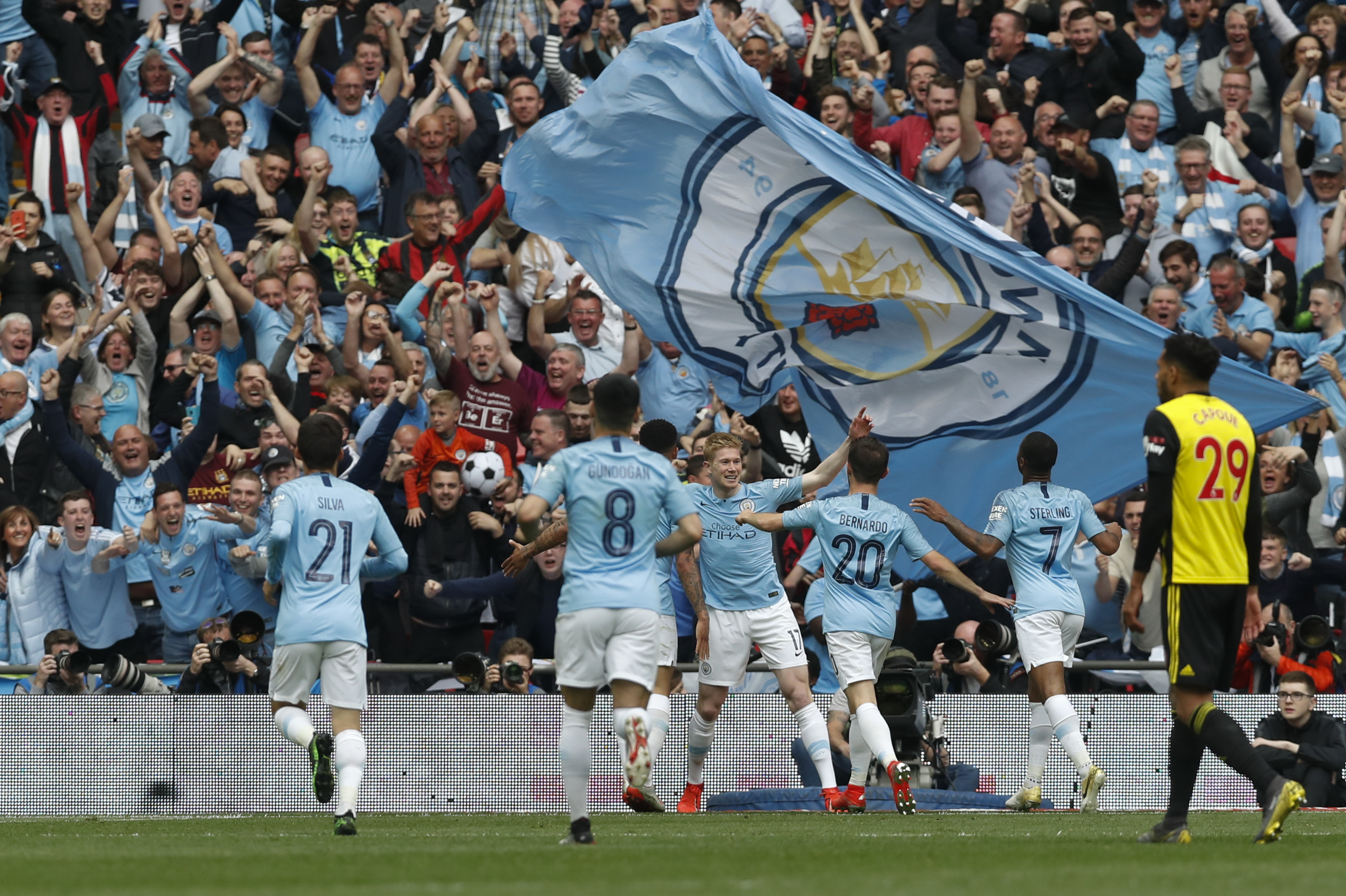 凯恩补时绝平，拜仁德甲对阵柏林联合仍保持不败（凯恩补时救主，拜仁德甲对柏林联合不败纪录延续）