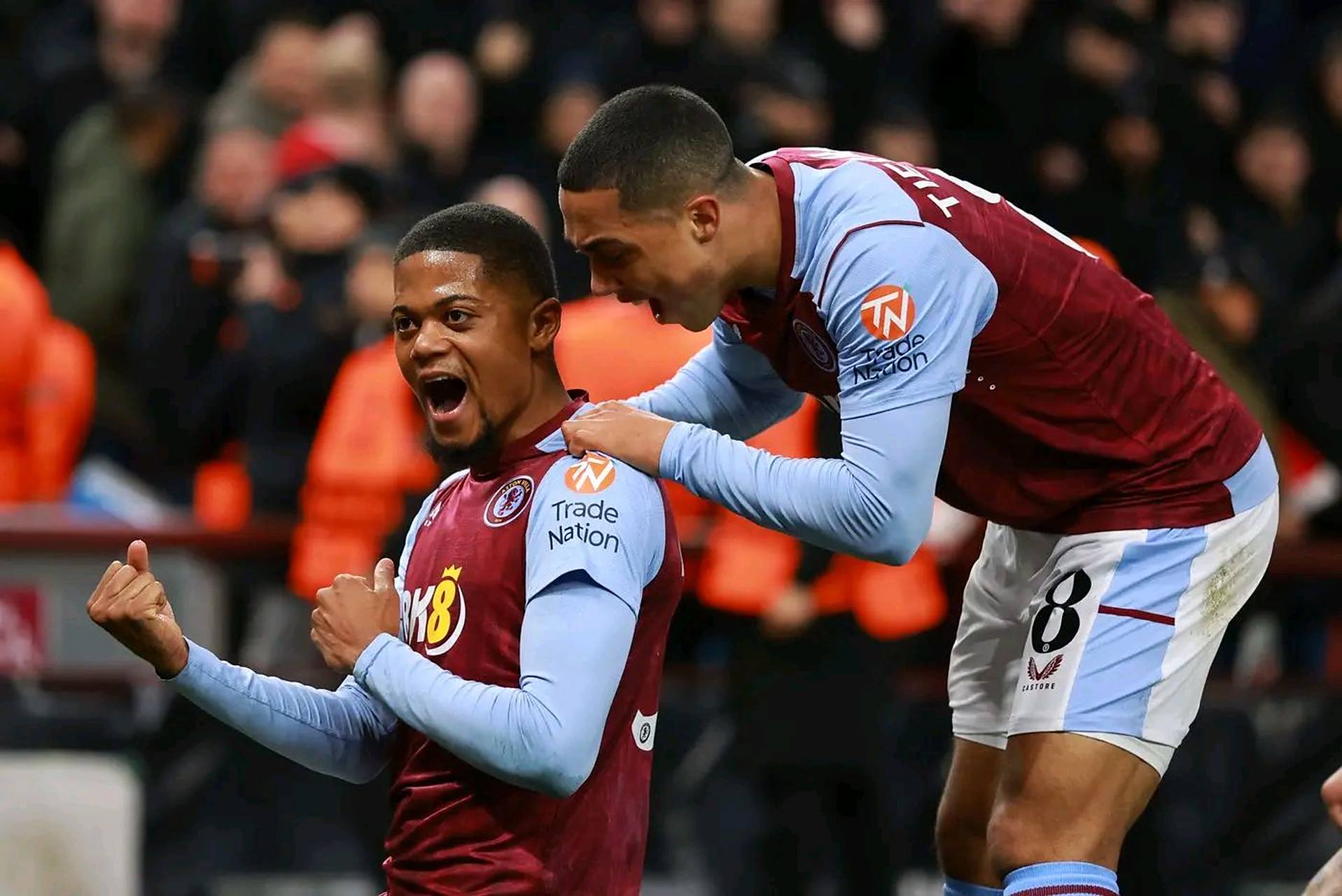 纽卡斯尔新援前锋表现不佳，转会费花销巨大，球队成绩欠佳。