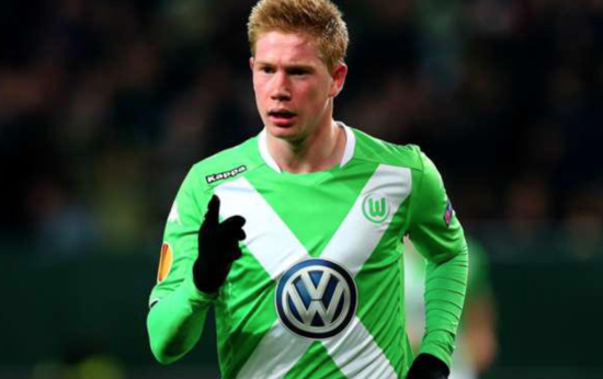 告别队长，热刺球员赛后在球场上将孙兴慜高高抛起