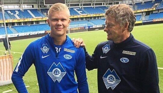 山东男篮激烈对决青岛男篮，裁判控场不足引发热议，球员受伤成焦点。