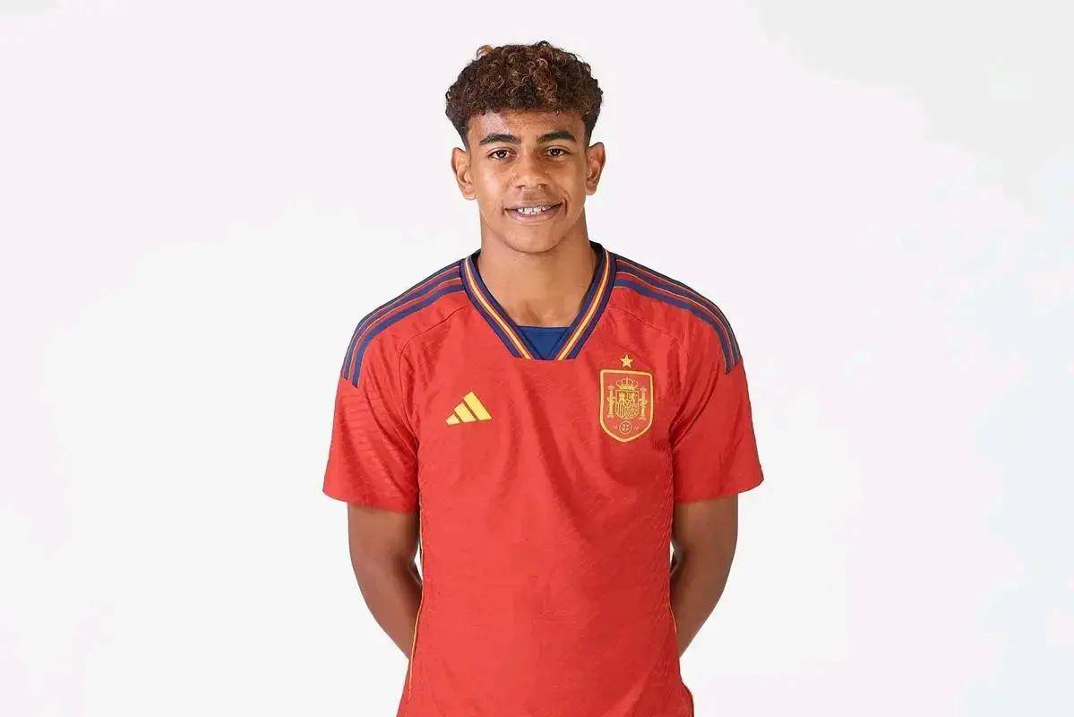 多特vs门兴：吉拉西搭档阿德耶米，布兰特、格罗斯出战（多特战门兴：吉拉西携手阿德耶米，布兰特与格罗斯出战）